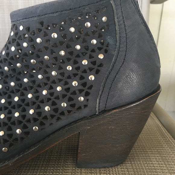Independent Boot Company Leather Burke Cutout Studded Ankle Boots 10.5 - Picture 2 of 12